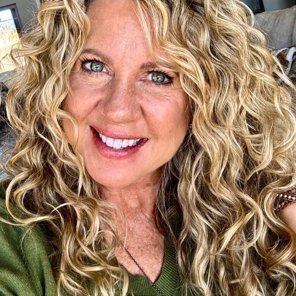 Cathy, curly-hair specialist at Johan Hair Studio